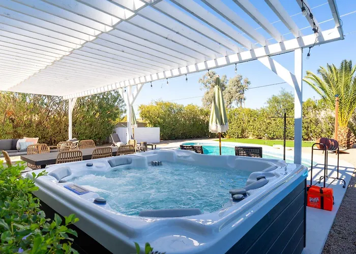 Holiday home Desert Air 5 Bedroom Sports Court Pool Arcade Hot Tub *