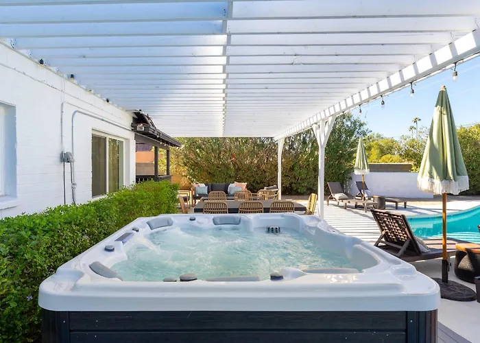 Desert Air 5 Bedroom Sports Court Pool Arcade Hot Tub Holiday home Phoenix