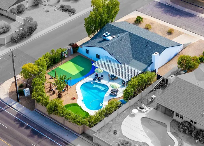 Desert Air 5 Bedroom Sports Court Pool Arcade Hot Tub Phoenix