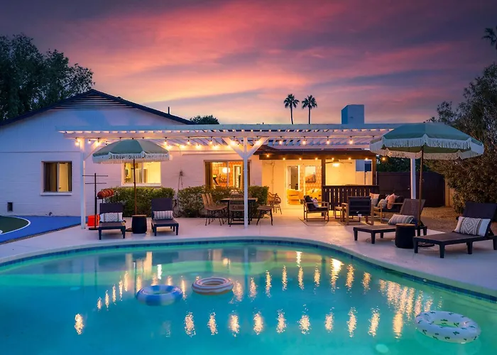 Desert Air 5 Bedroom Sports Court Pool Arcade Hot Tub