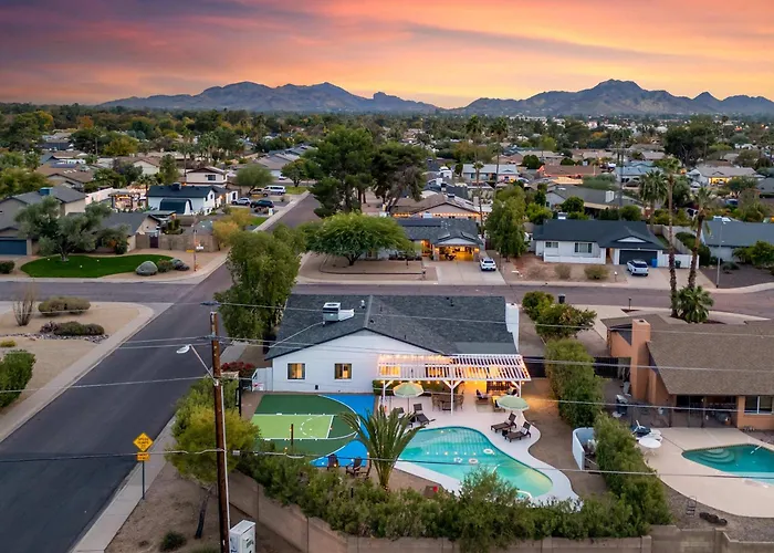Desert Air 5 Bedroom Sports Court Pool Arcade Hot Tub