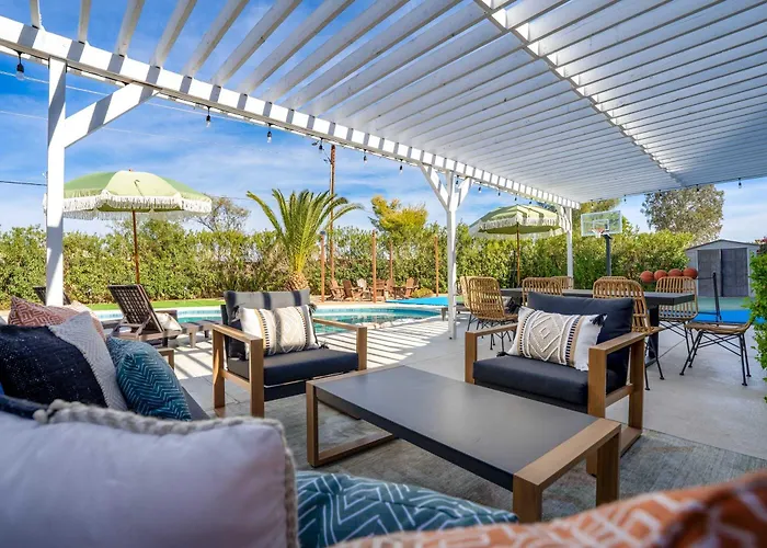 Desert Air 5 Bedroom Sports Court Pool Arcade Hot Tub *
