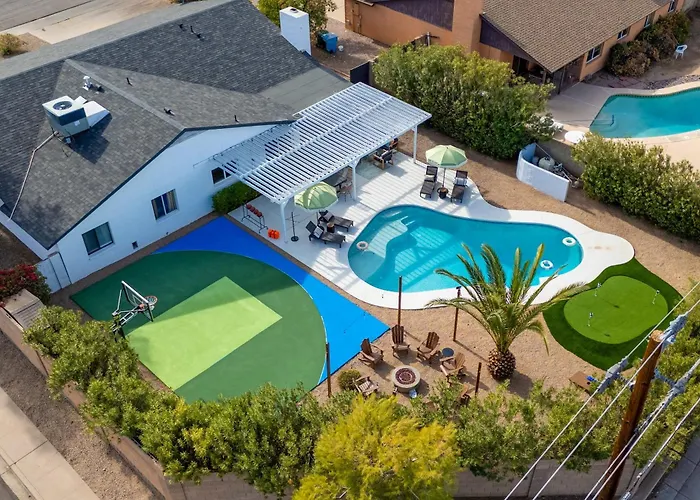 Desert Air 5 Bedroom Sports Court Pool Arcade Hot Tub *