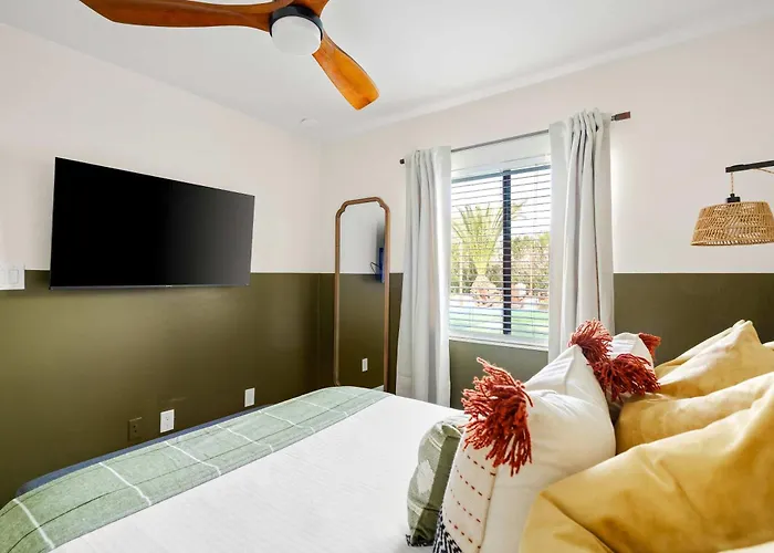 Desert Air 5 Bedroom Sports Court Pool Arcade Hot Tub Holiday home