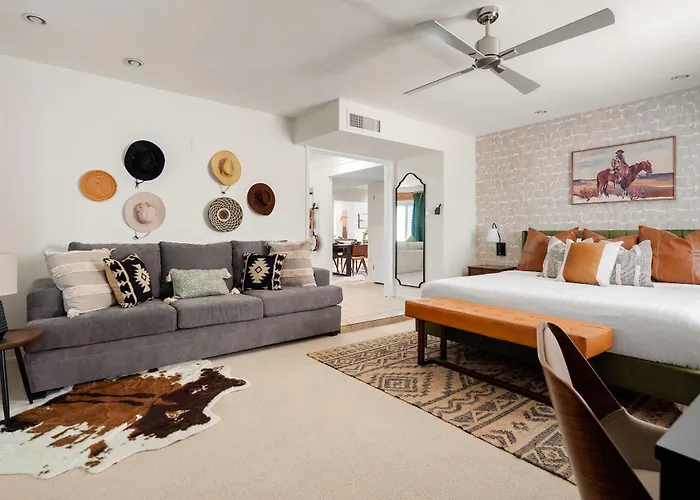 Desert Air 5 Bedroom Sports Court Pool Arcade Hot Tub *