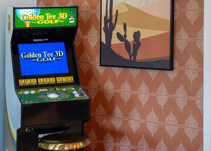 Desert Air 5 Bedroom Sports Court Pool Arcade Hot Tub * Phoenix