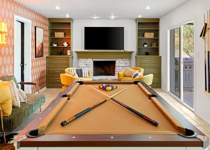 Holiday home Desert Air 5 Bedroom Sports Court Pool Arcade Hot Tub *