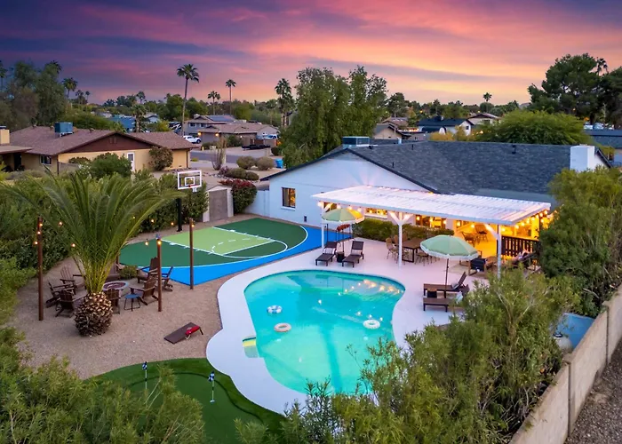 Desert Air 5 Bedroom Sports Court Pool Arcade Hot Tub Holiday home Phoenix
