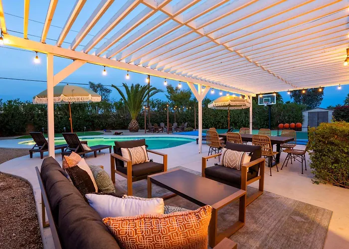 Desert Air 5 Bedroom Sports Court Pool Arcade Hot Tub *